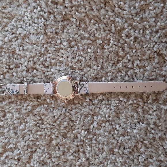 New Cat Round Pointer Watch and Heart Bracelet Set - Picture 4 of 4